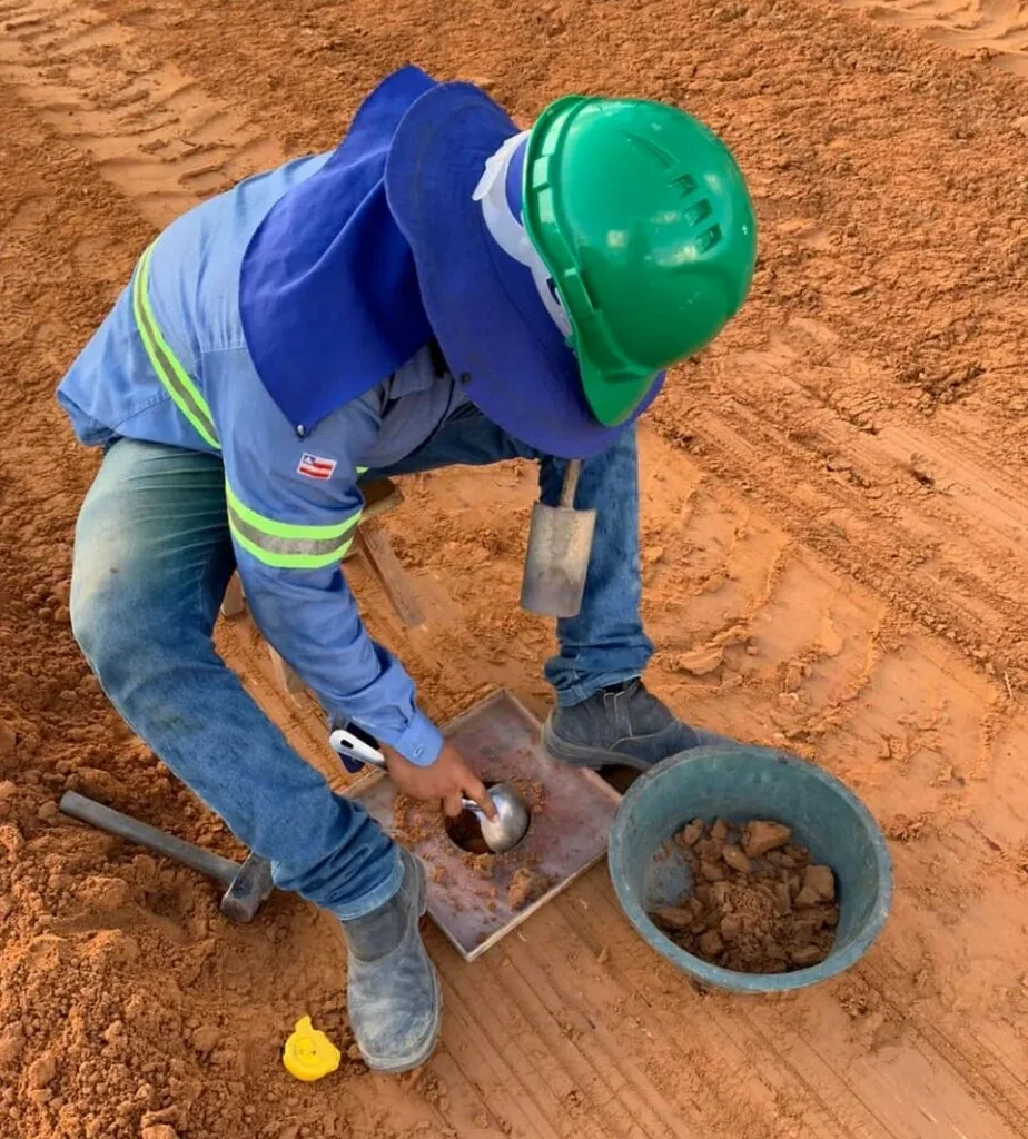 Ensaio de Densidade In Situ com Cone de Areia em Duque de Caxias
