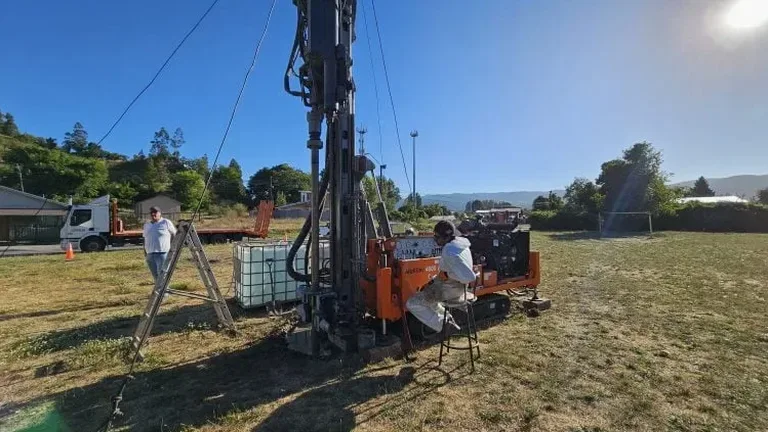 Análise de liquefação de solos em Duque de Caxias: ensaios SPT, CPTu e CPT-sísmico
